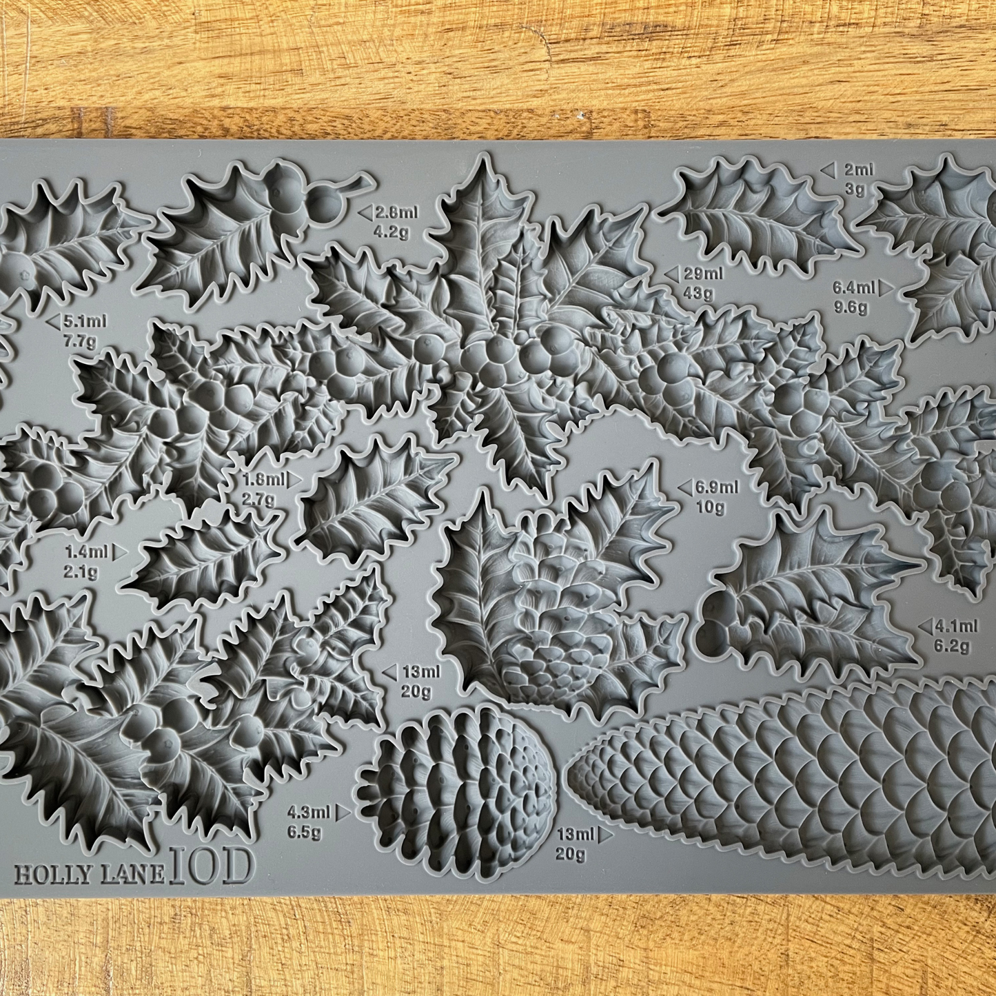 Holly Lane Decor Mould™