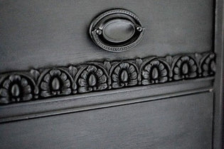  Trimmings III Decor Mould™ on Dresser