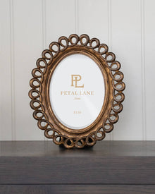  Fancy Scalloped Oval Photo Frame